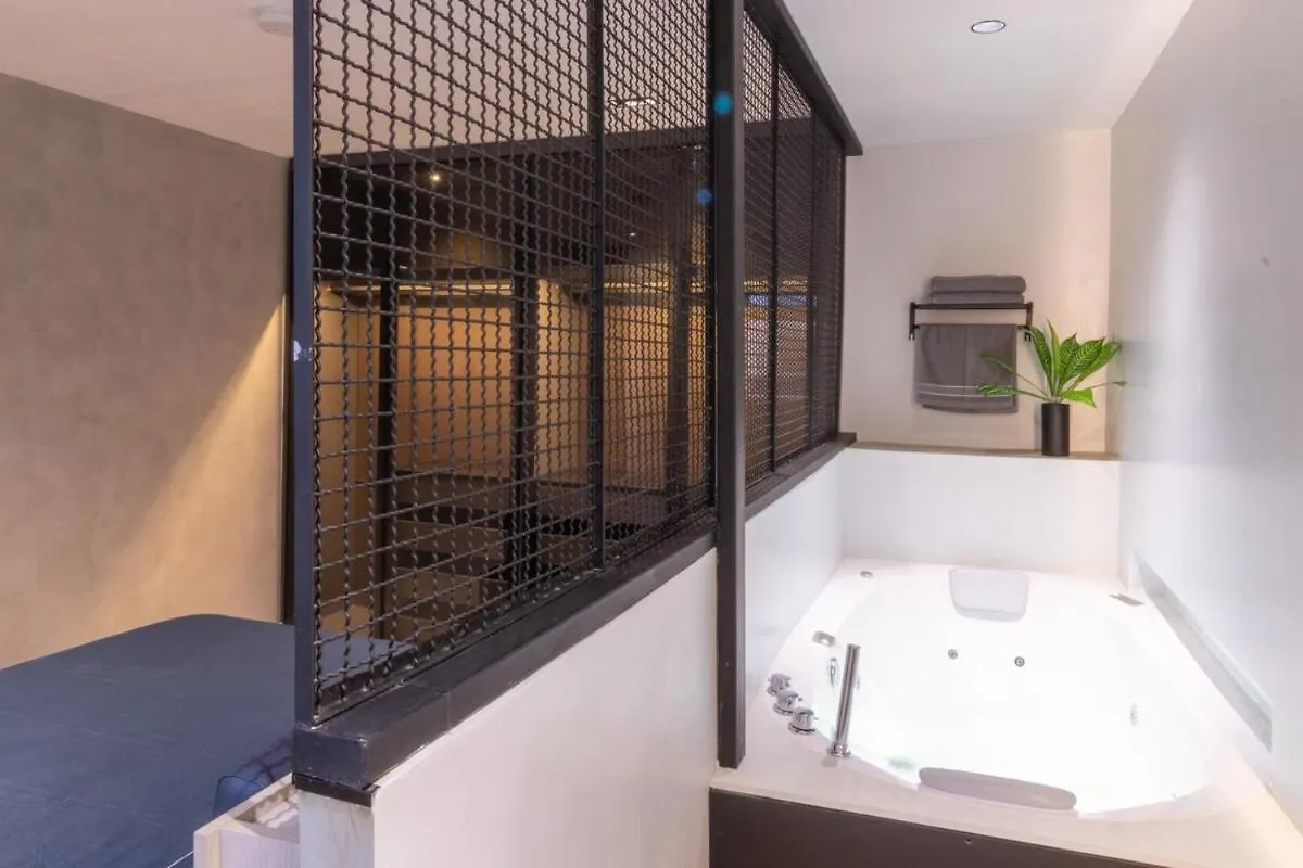 Luxury Penthouse With Jacuzzi And Ac, North Medellin Apartment