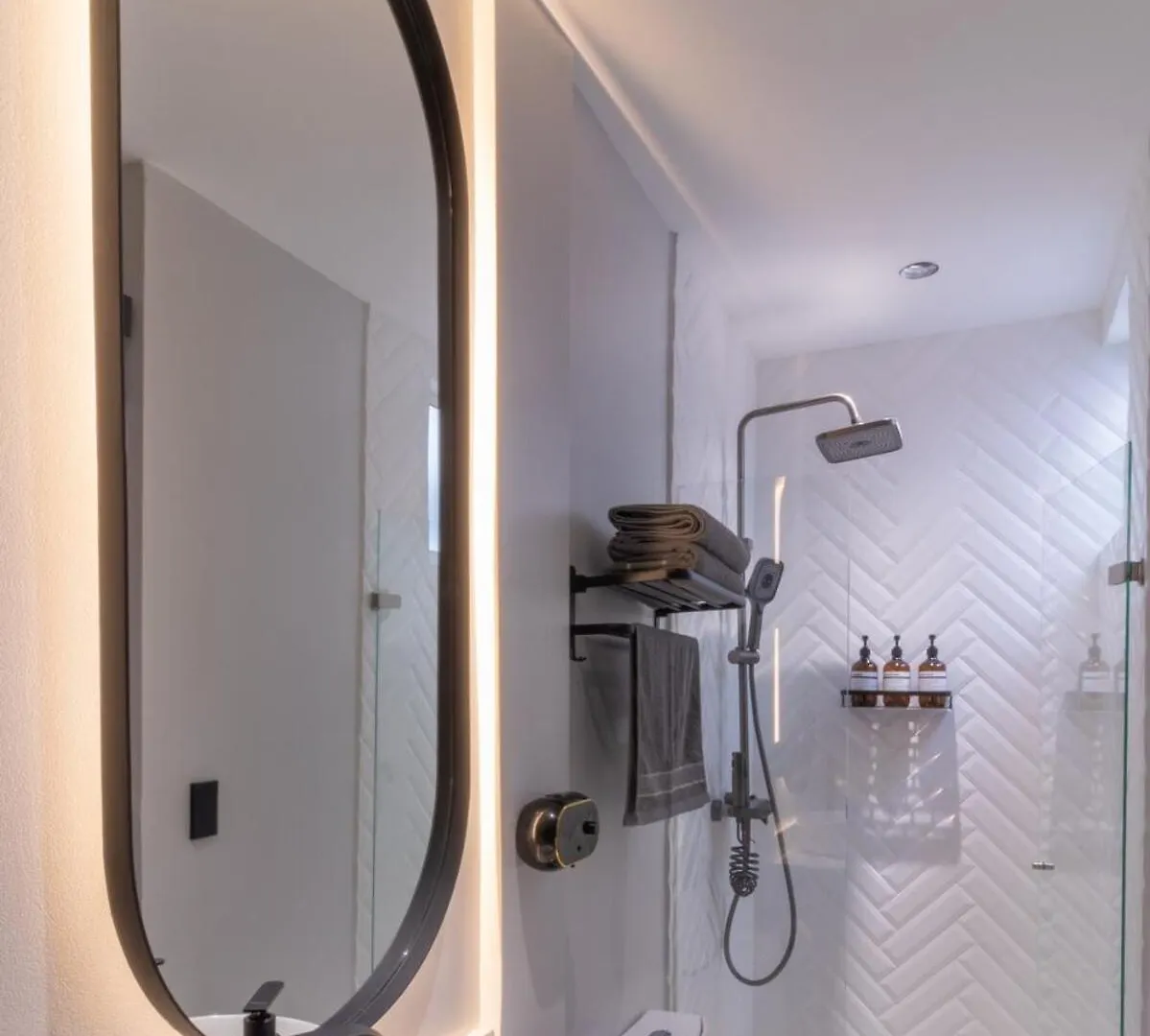Luxury Penthouse With Jacuzzi And Ac, North Medellin Apartment