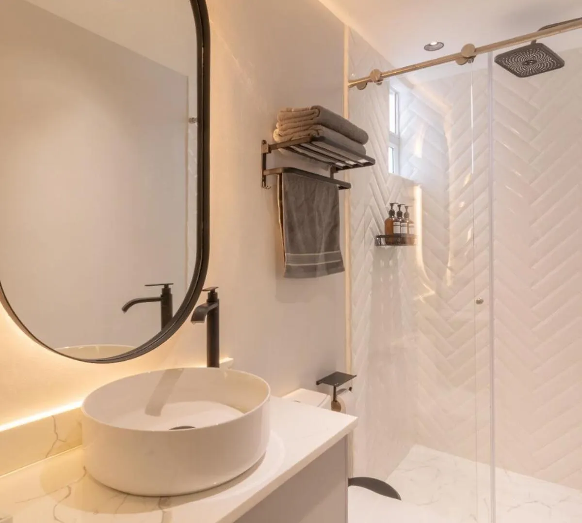 Luxury Penthouse With Jacuzzi And Ac, North Medellin Apartment