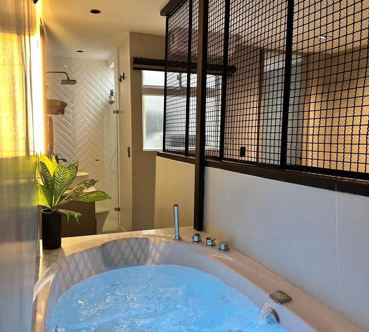 Luxury Penthouse With Jacuzzi And Ac, North Medellin Apartment