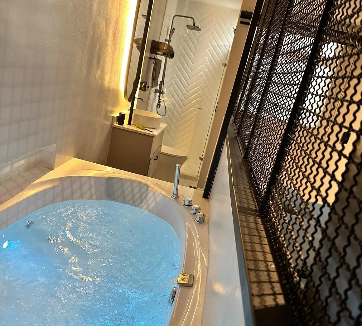 Luxury Penthouse With Jacuzzi And Ac, North Medellin Apartment Colombia