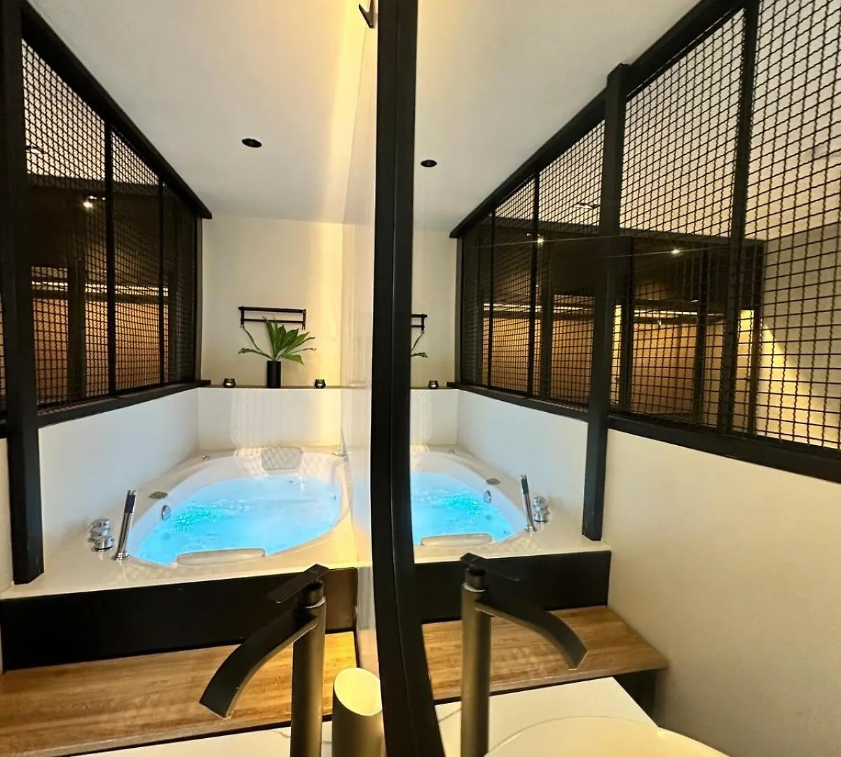 Luxury Penthouse With Jacuzzi And Ac, North Medellin Apartment
