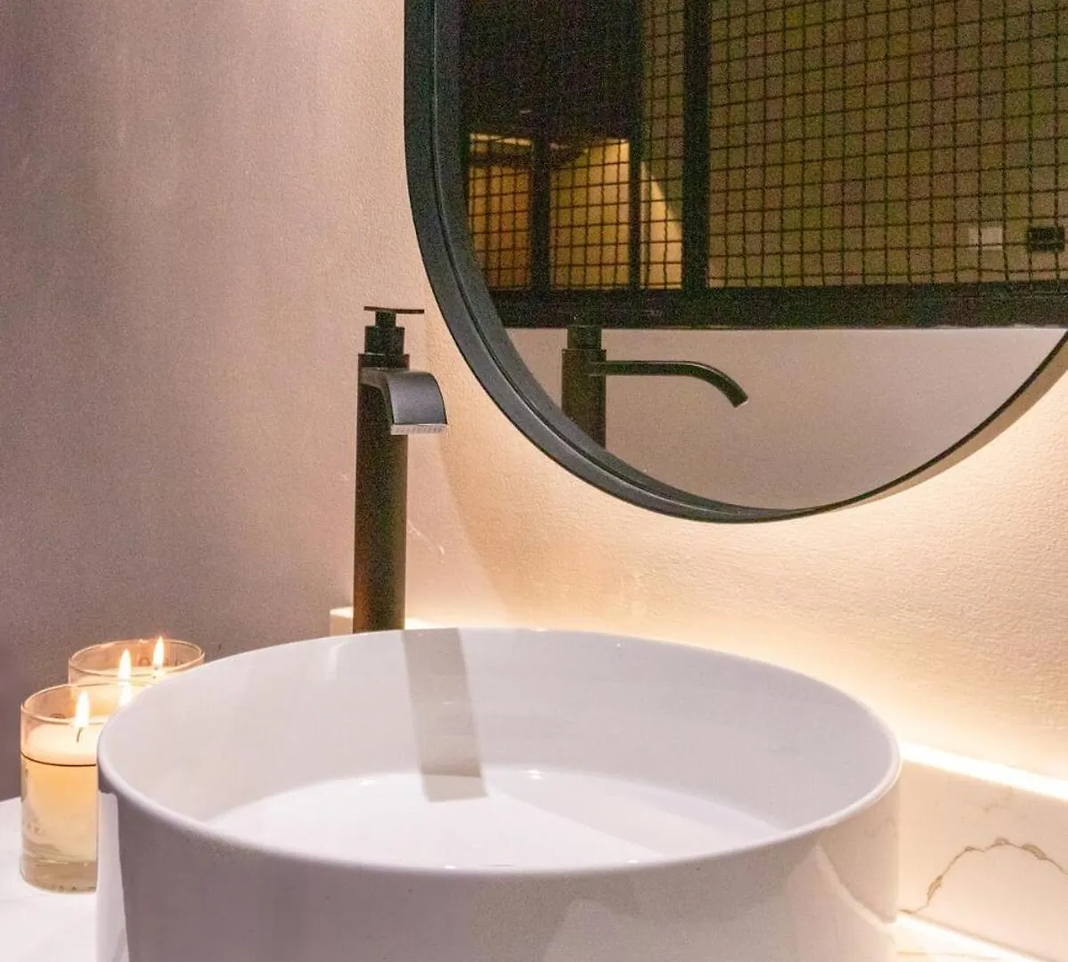 Luxury Penthouse With Jacuzzi And Ac, North Medellin Apartment