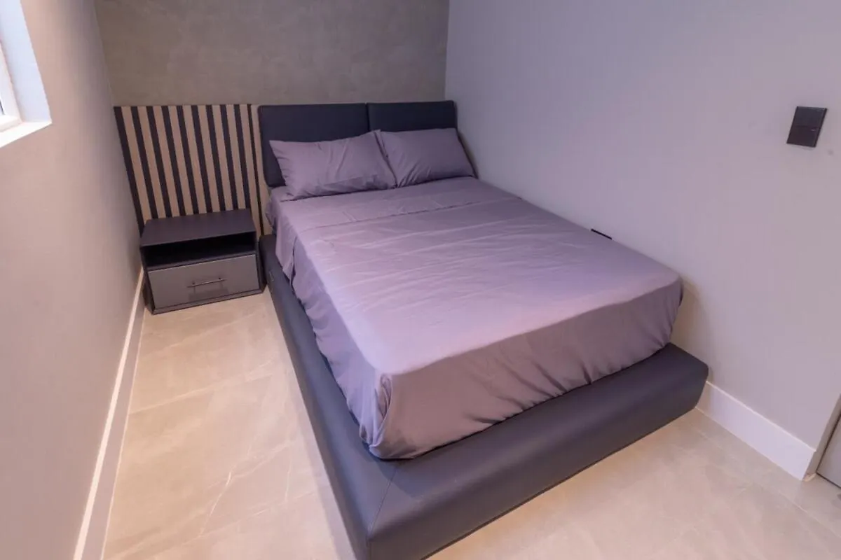 Apartamento Luxury Penthouse With Jacuzzi And Ac, North Medellín 0*,  Colombia